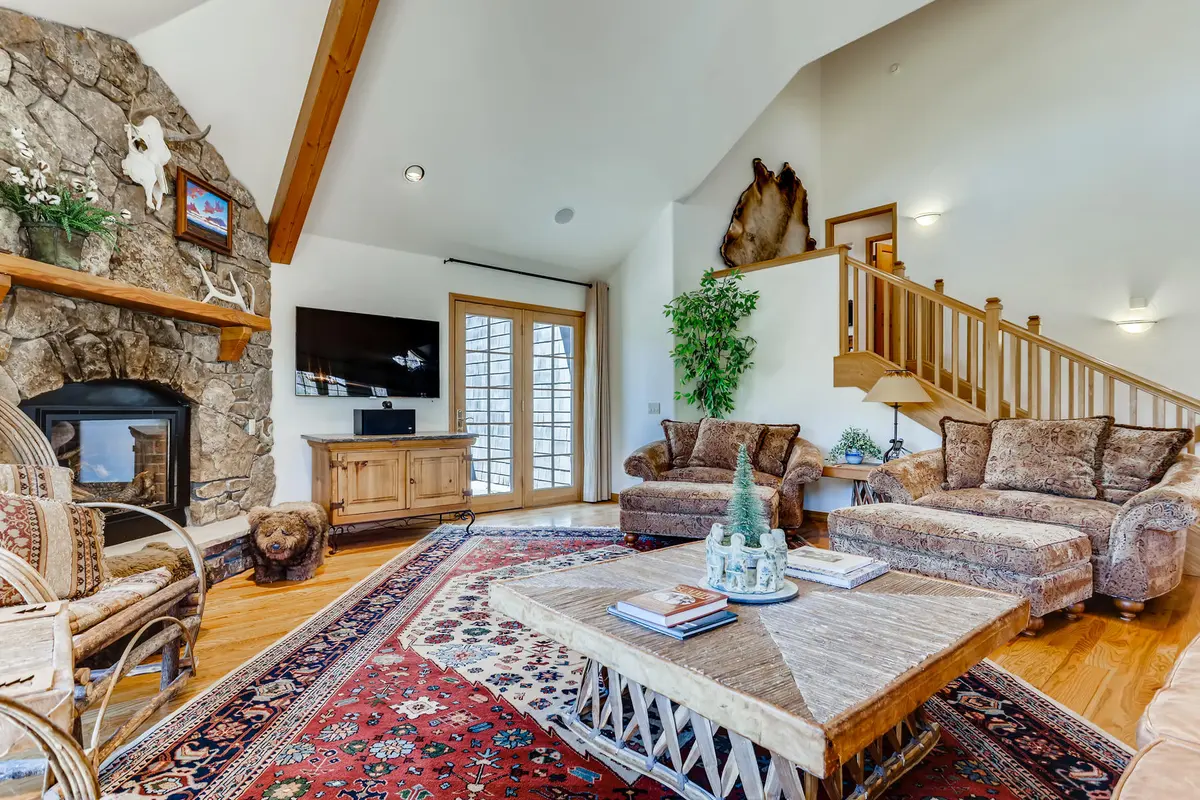 555 Wooden Canoe Dillon CO-005-004-Living Room