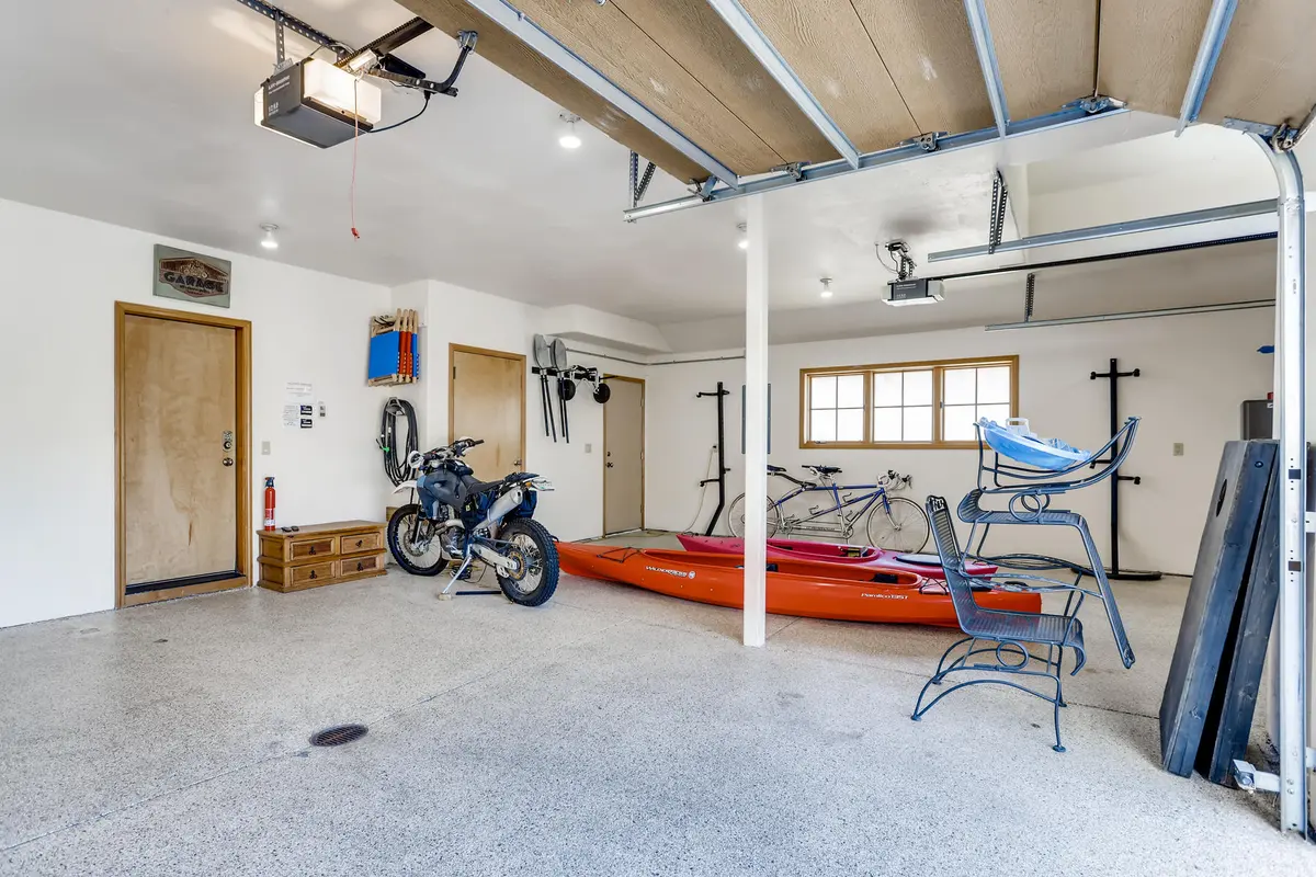 555 Wooden Canoe Dillon CO-Garage