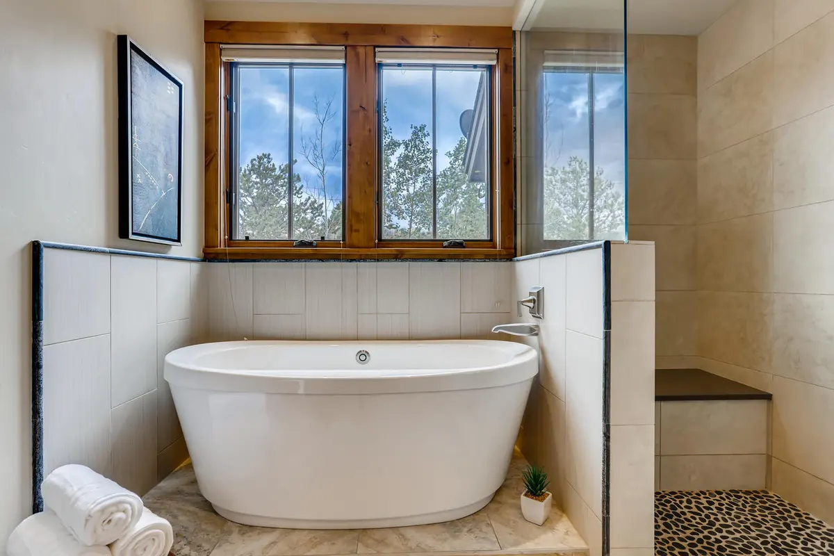 312 Shores Breckenridge Master Bathroom