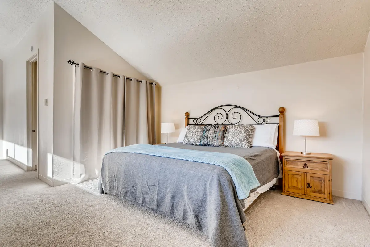 760 Copper Road Unit 202-large-012-009-Master Bedroom