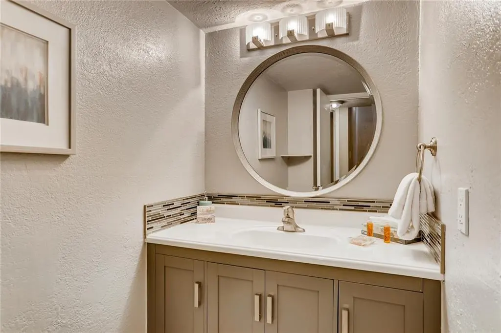 Broken Lance Bathroom