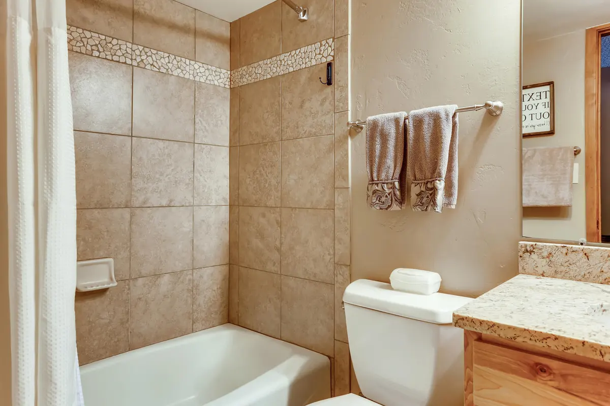 copper road condo bathroom