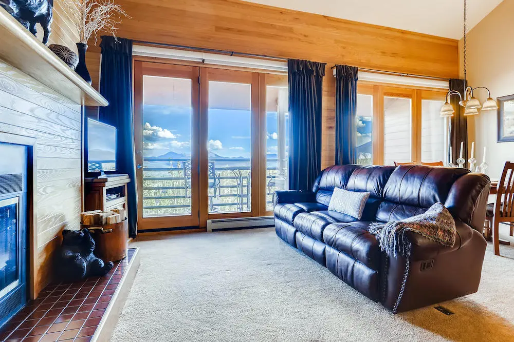 91400 Ryan Gulch Road Unit 426-large-003-008-Living Room-1500x1000-72dpi