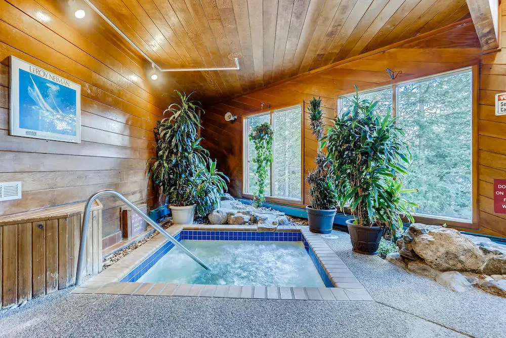 91400 Ryan Gulch Road Unit 426-large-027-028-Interior Hot Tub-1500x1000-72dpi