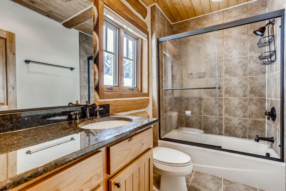 breckenridge real estate master bathroom