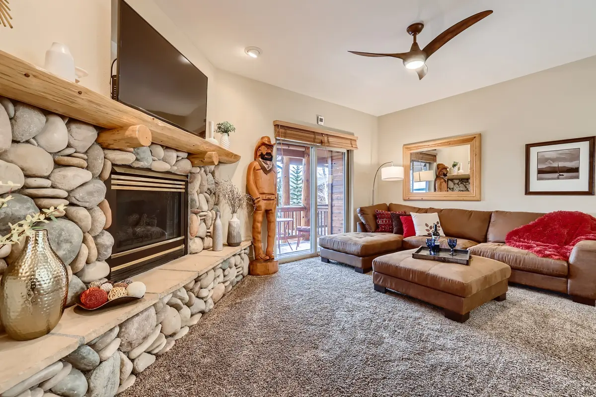 04 Living Room