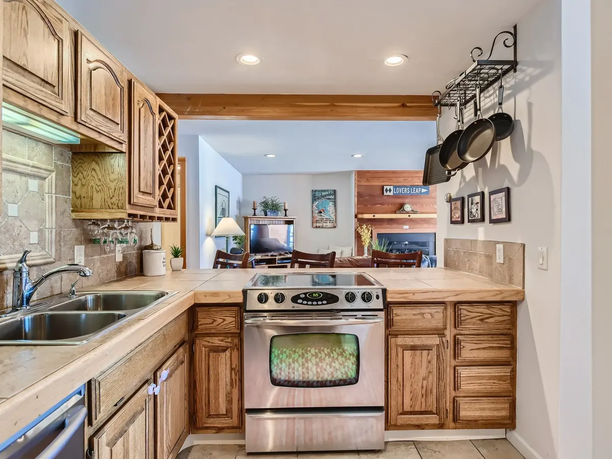 19 Kitchen