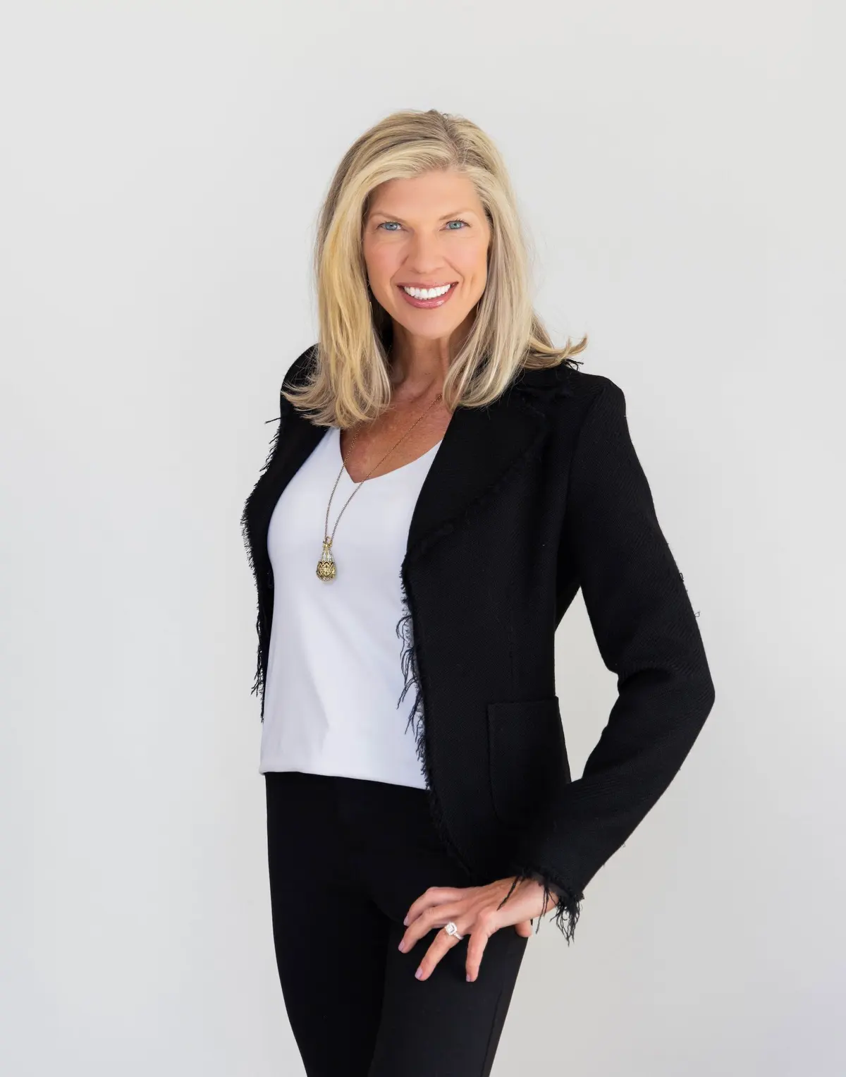 Portrait of Amy Nakos, Managing Broker of The Amy Nakos Group